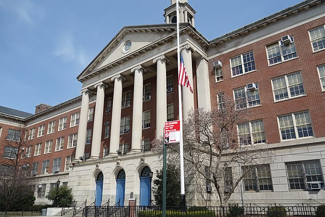 Midwood High School. By Tdorante10 - Own work, CC BY-SA 4.0, https://commons.wikimedia.org/w/index.php?curid=91160480